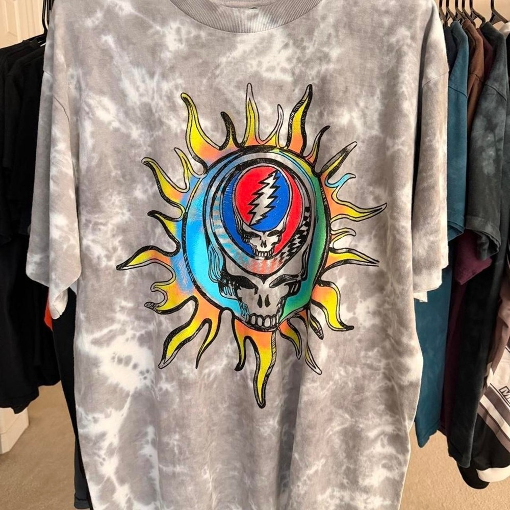 Gray tie-dye Grateful Dead t-shirt with skull and lightning bolt graphic, size L